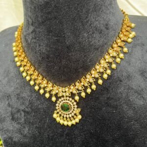 Emerald Pearl Choker