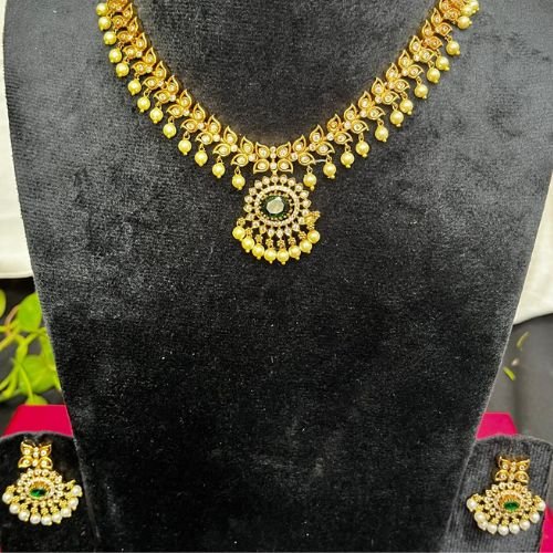 Emerald Pearl Choker - Image 2